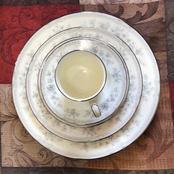 🌟Vintage Noritake Fine Bone China🌟5 piece place setting. - Picture 1 of 16